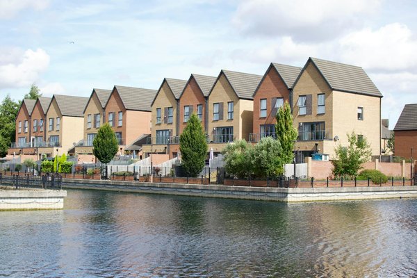 Transformez votre patrimoine : guide de rénovation des bâtiments anciens