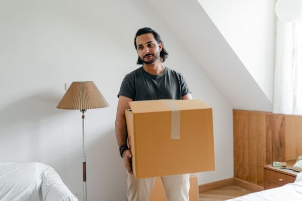 Professionnels de l'emballage vs DIY: Que choisir pour votre déménagement?