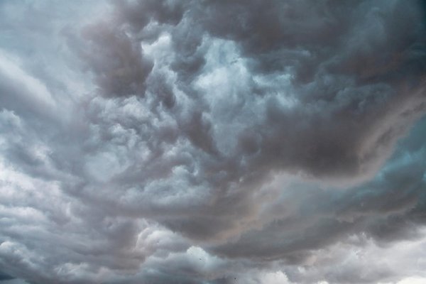 Contraintes climatiques : critères essentiels pour choisir un portail résistant